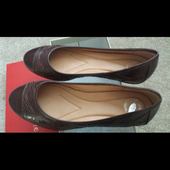 Cute brown flats