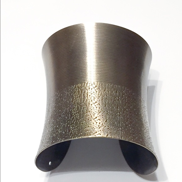 'Lucea' Cuff - Picture 2 of 3