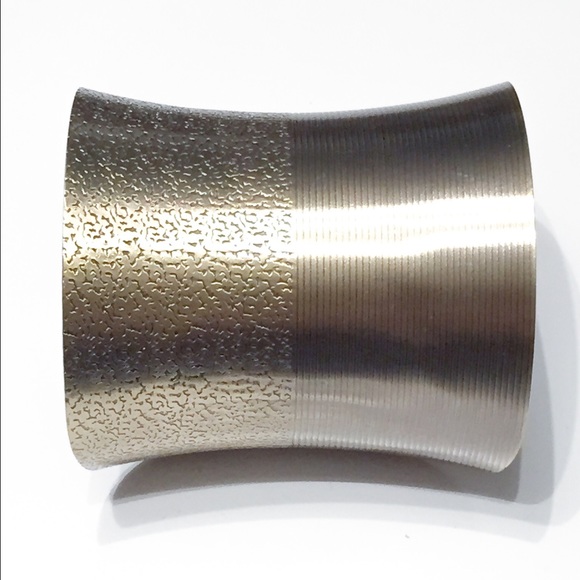 'Lucea' Cuff - Picture 3 of 3