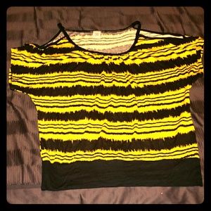 Peekaboo shoulder shirt NWOT