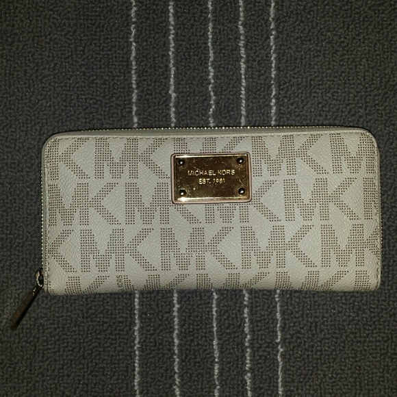 Michael kors wallet