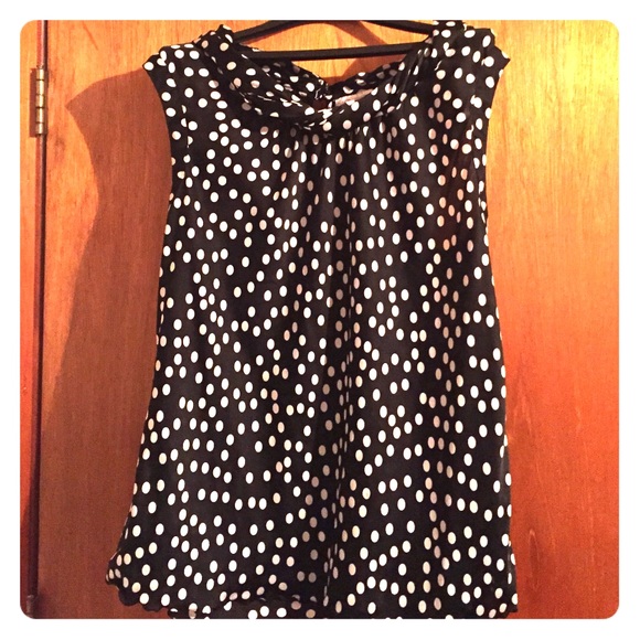 Sleeveless satin shirt