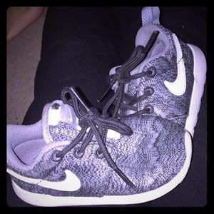 Toddler, Nike Roshe tennis shoes