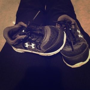 Toddler, underarmour running shoes