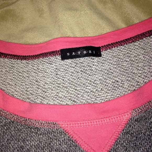 Jumper - Picture 2 of 2