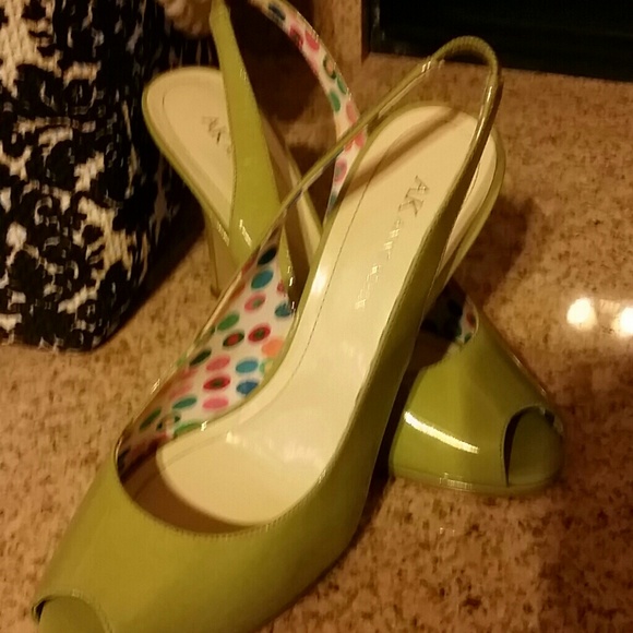 PRICE DROP Gorgeous Anne Klein Peep toe pumps
