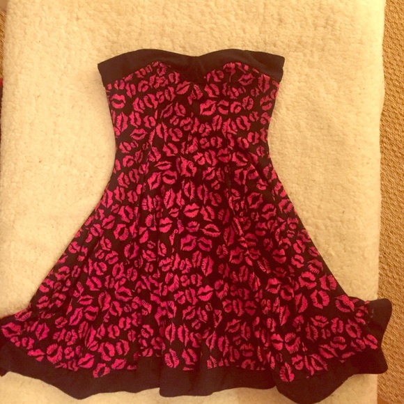 Kisses dress