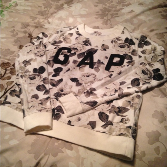GAP Tops - Gap floral sweater