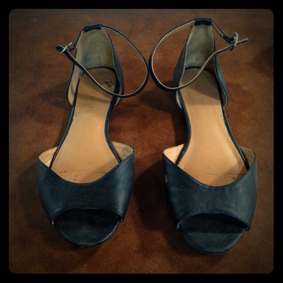 Nine West black hipster sandals