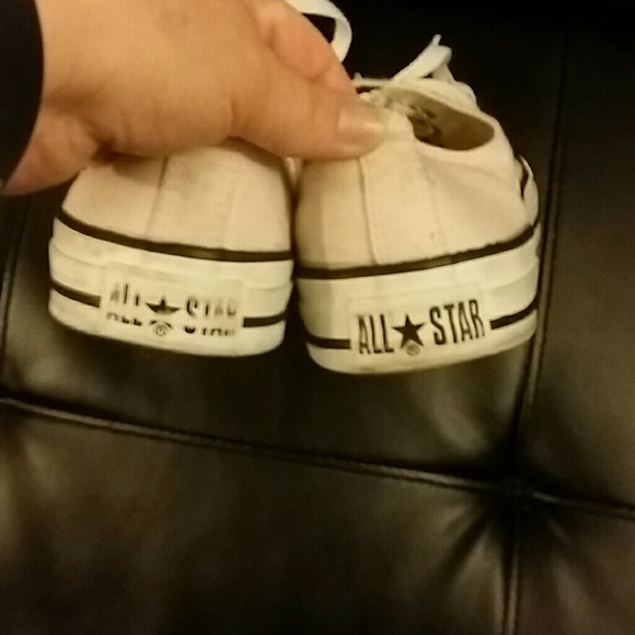 Light pink Converse,  great condition! - Picture 2 of 3