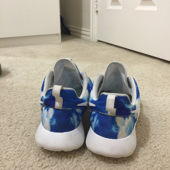 WHITE AND BLUE SUN/CLOUD ROSHE RUN - Picture 2 of 3