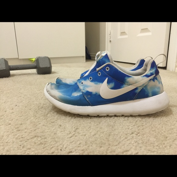 WHITE AND BLUE SUN/CLOUD ROSHE RUN - Picture 3 of 3