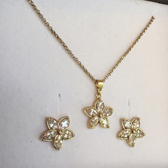 ❌SOLD❌Gold Flower Set