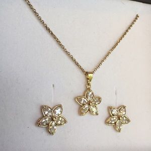 ❌SOLD❌Gold Flower Set