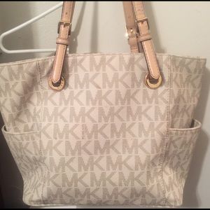 Large Michael Kors Bag 🚫Reserved🚫