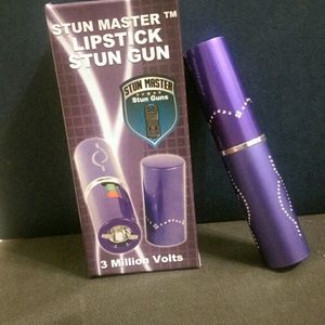 Lipstick stun gun w/ flashlight