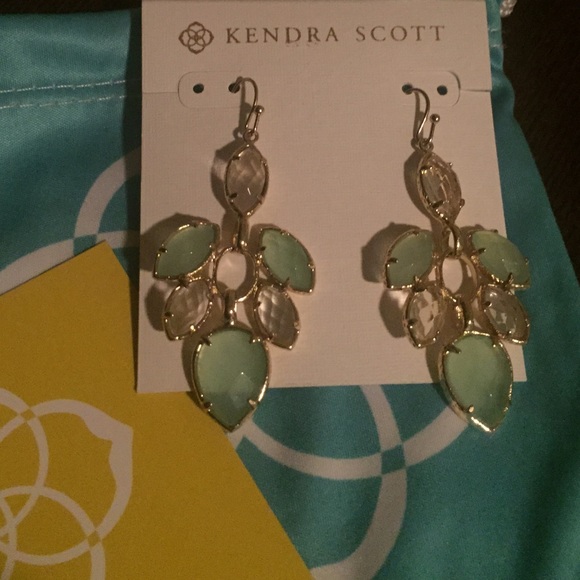 S•O•L•D• Kendra Scott earrings - Picture 3 of 3