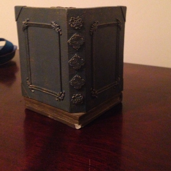 Decore - Picture 2 of 3