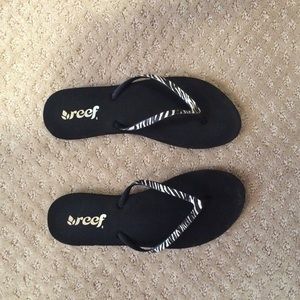 Reef slim zebra print sandals