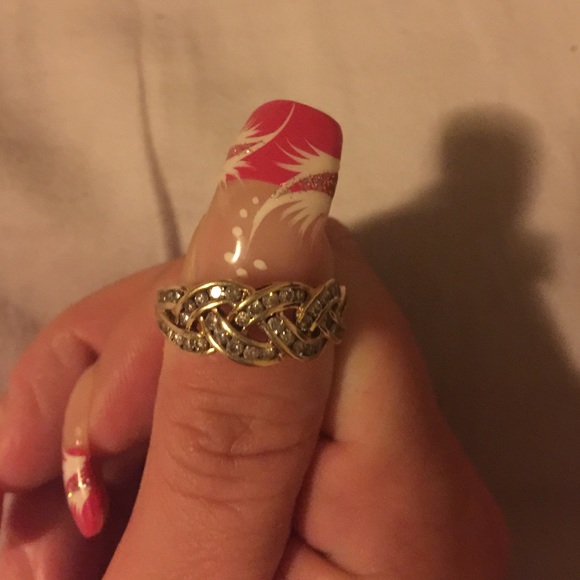 14 kt gold diamond ring with 41 diamonds