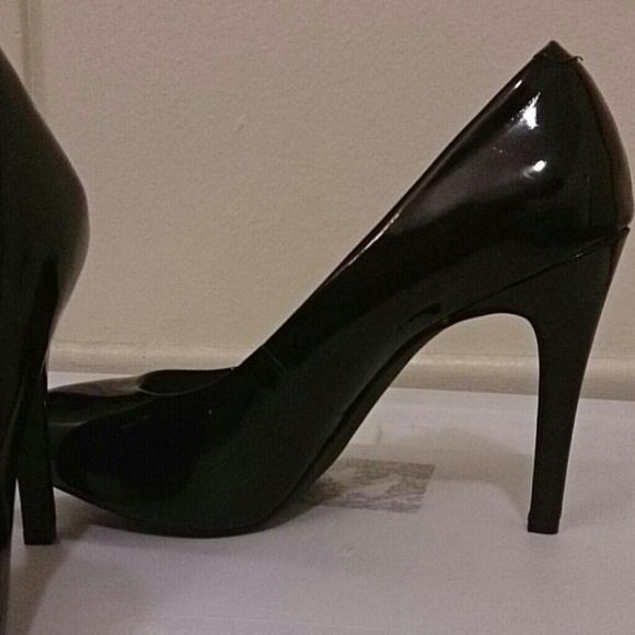 Jessica Simpson Patent Leather Heels - Picture 2 of 4