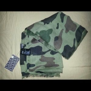 H&M camo scarf