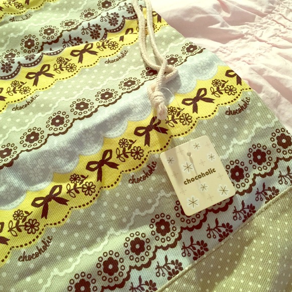 Chocoholic by swimmer Japan drawstring bag