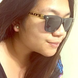 Tilly's sunglasses😎