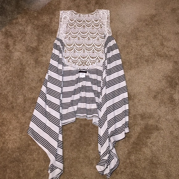 🌵🌵Nwt Stripped black & white cardigan🌵🌵