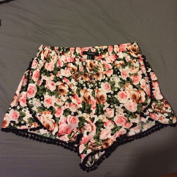 pom pom shorts forever 21