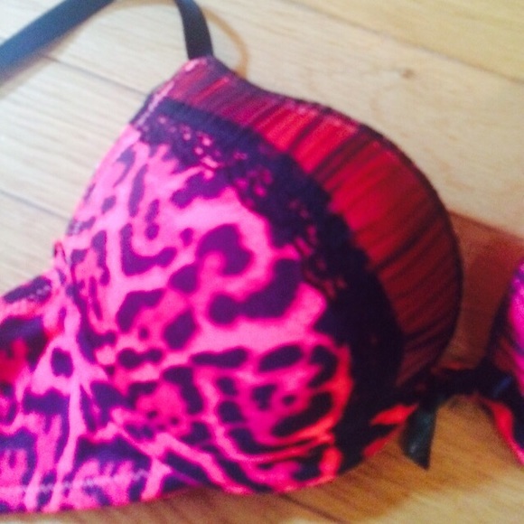 *BUNDLED*: Sexy Animal Print Push-Up Bra (34B)😘😏 - Picture 2 of 3