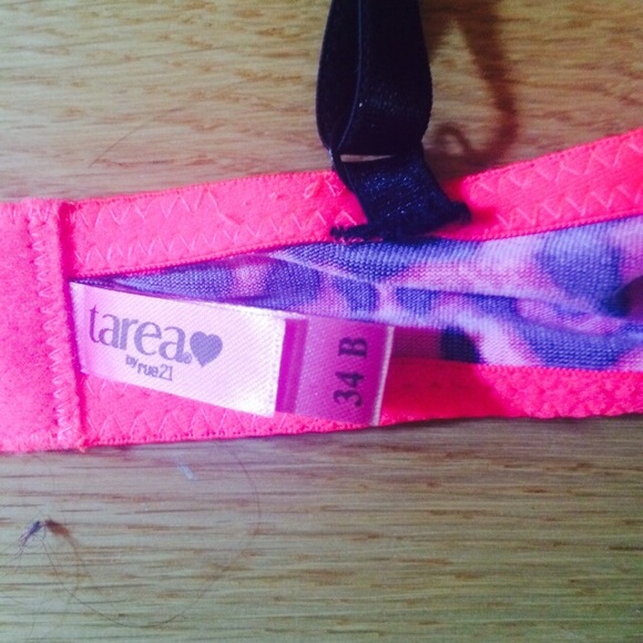 *BUNDLED*: Sexy Animal Print Push-Up Bra (34B)😘😏 - Picture 3 of 3