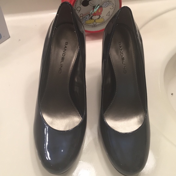 Dark Navy Bandolino Pumps Size 6M NWOT Without box