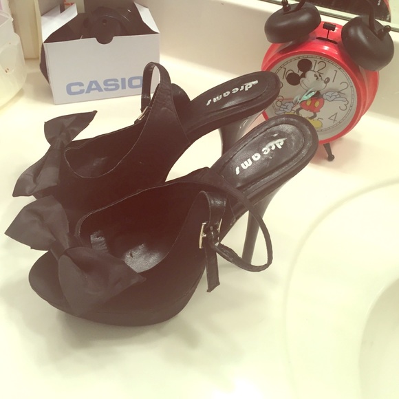 5-1//2 inch Stilettos. Peep toe with bow. Size 7.5