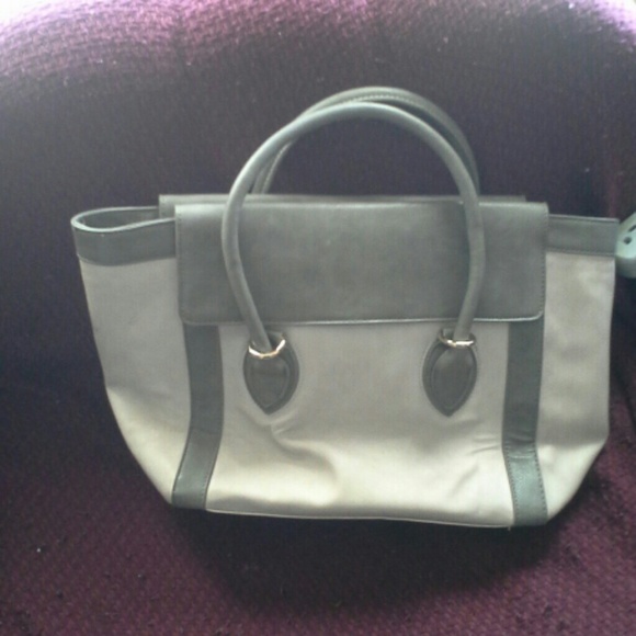 Large Handbag - Picture 3 of 4