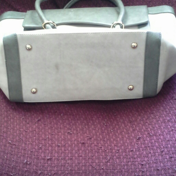 Large Handbag - Picture 4 of 4