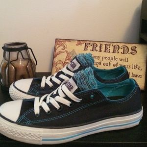 Multi tongue converse