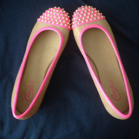 Tan & hot pink studded flats