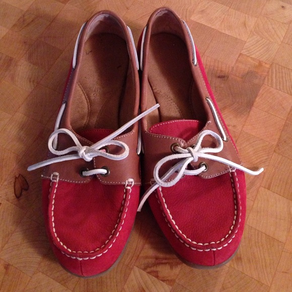 Aerosoles red boat shoes