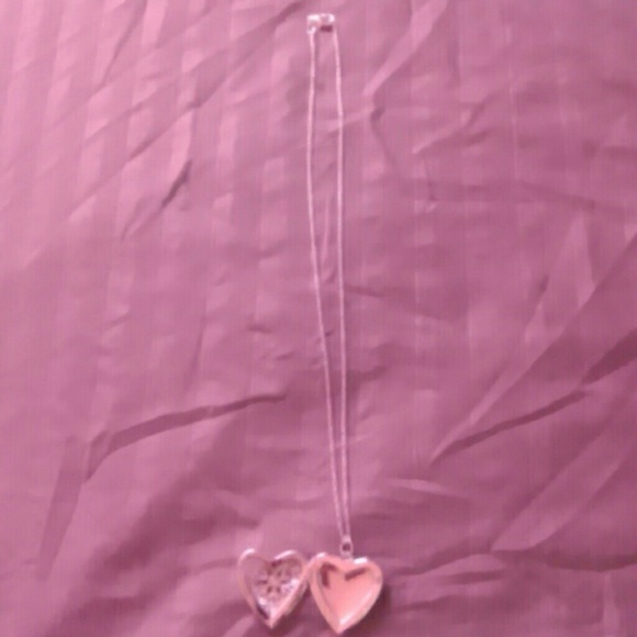 Silver heart locket - Picture 2 of 3