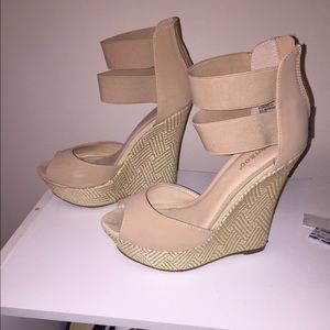 Nude wedges