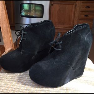 Steve Madden booties!