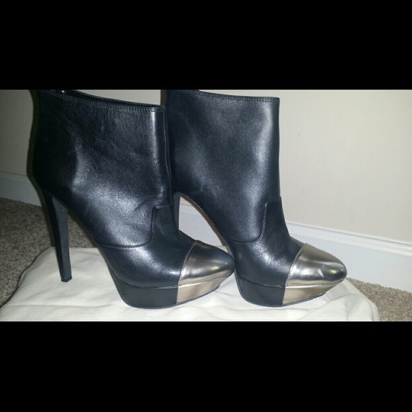 Jessica Simpson Black leather Bootie