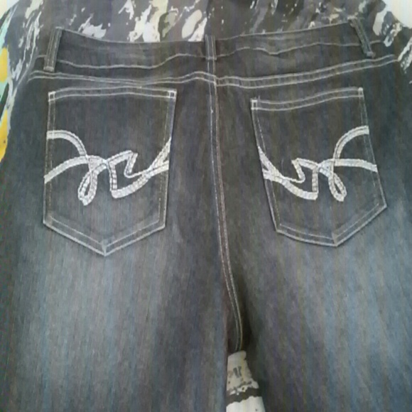 Jeans - Picture 3 of 3