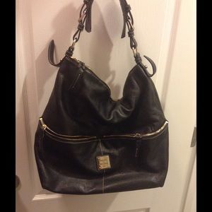 Authentic Dooney& Bourke Lg Buffalo zipper sac