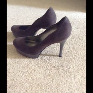 Guess platform pumps