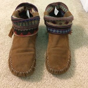 Boots with Aztec pattern