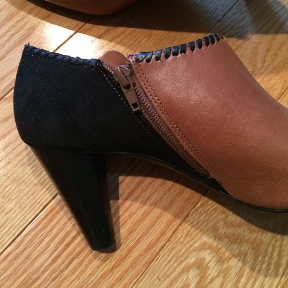 Jack Rogers brown/black booties - Picture 2 of 2