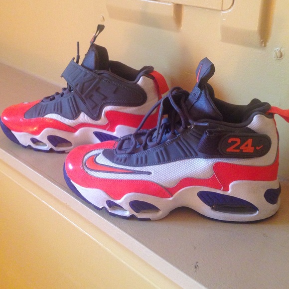 Griffey JR - Picture 2 of 3