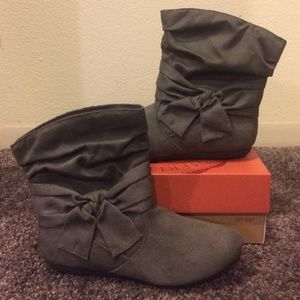 Grey So boots, never worn